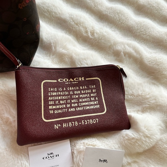 COACH Flower Reversible City Tote ๐ธ๐บ๐ธ๐บ - Picture 6 of 12